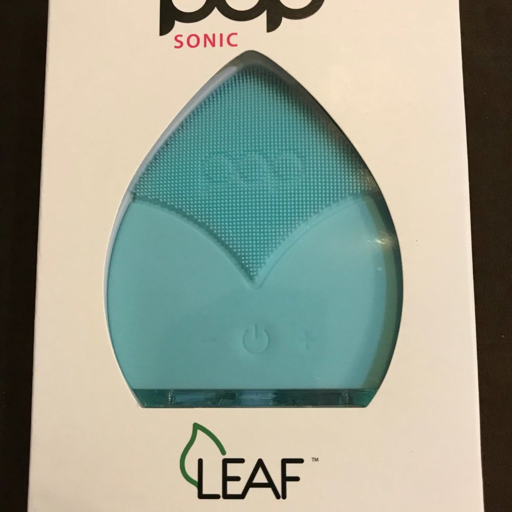 NIB Pop Sonic Leaf Facial Cleansing Device